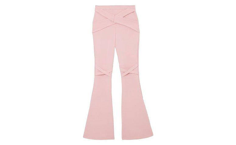 Calça flare por R$889,00 na <a href="https://www.oqvestir.com.br/calca-flare-detalhe-tiras-rosa.html" target="blank_">Oqvestir</a>