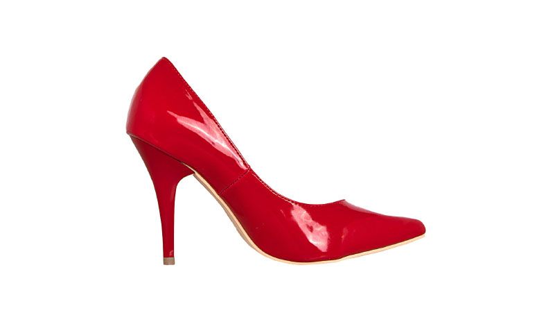 Scarpin Anna Flynn em Verniz por R$ 99,90 na <a href="http://ad.zanox.com/ppc/?29469388C60460945&ULP=[[http://www.dafiti.com.br/Scarpin-Anna-Flynn-Basico-Vermelho-1507942.html?utm_source=Zanox&utm_medium=Cpa&utm_campaign=deeplink]]" target="_blank">Dafiti</a>