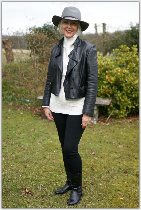 Foto: Reprodução / <a href="http://chicatanyage.com/freshen-up-your-wardrobe-with-cream-and-black/" target="_blank">Chic at Any Age</a>