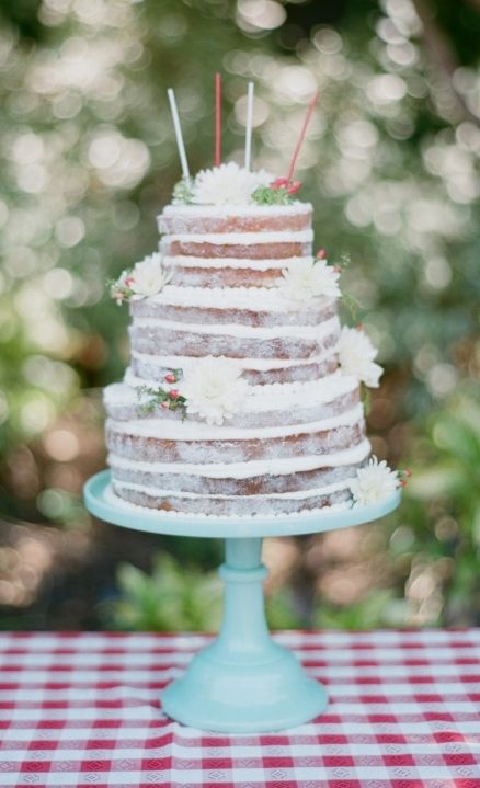 Foto: Reprodução / <a href="http://jennycookies.com/2014/10/vintage-strawberry-dessert-table/" target="_blank">Jennie Cookies</a>