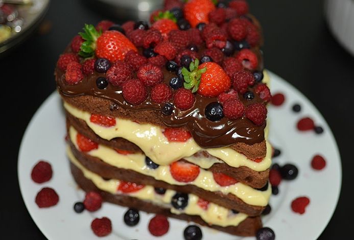 Foto: Reprodução / <a href="http://www.spicyvanilla.com.br/2013/06/naked-cake/" target="_blank">Spicy Vanilla</a>