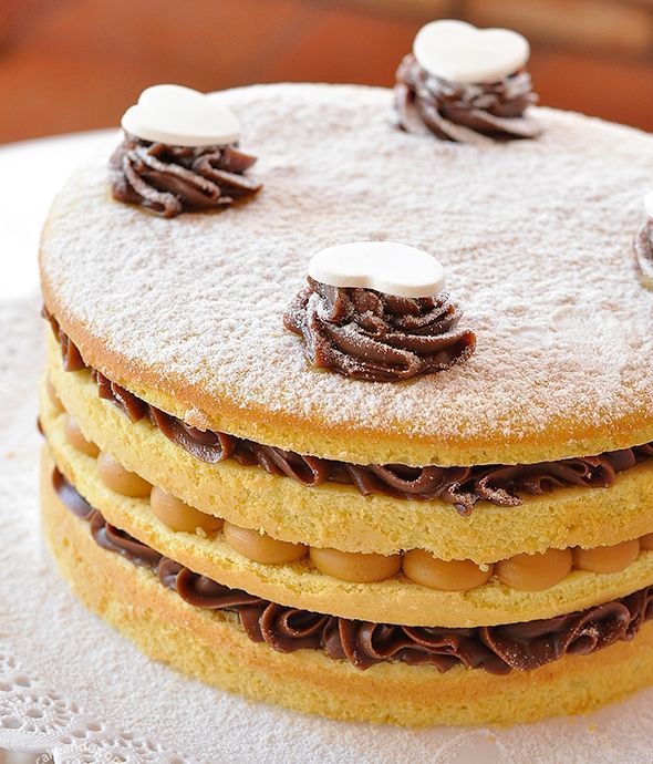 Foto: Reprodução / <a href="http://www.cupcakeando.com.br/receitas/naked-cake-com-brigadeiro-e-doce-de-leite/" target="_blank">Cupcakeando</a>