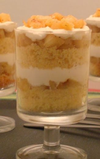 Foto: Reprodução / <a href="http://solpatisserie.blogspot.com.br/2013/10/verrines-de-naked-cake-au-quatre-quarts.html#.VUGYgiFVikp" target="_blank">Sol patisserie</a>