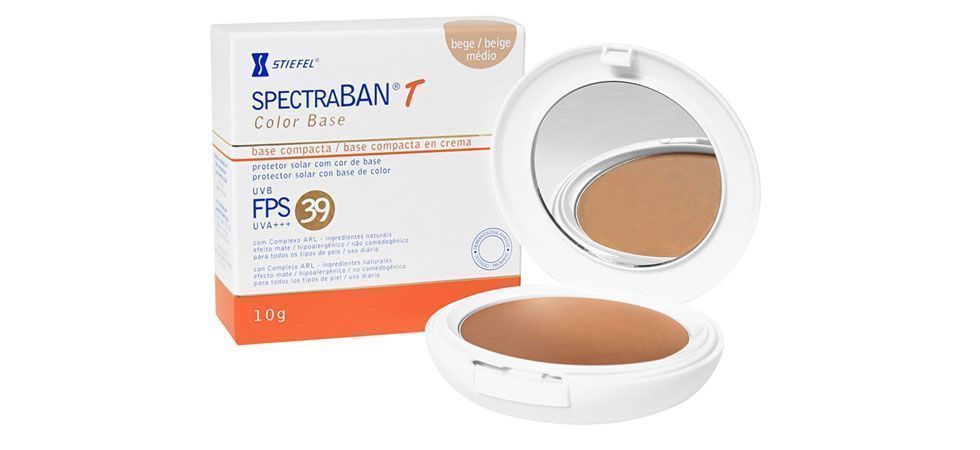 <p>Quem não dispensa <a href="http://www.dicasdemulher.com.br/sobre/beleza/maquiagem/">maquiagem</a> nem mesmo nos dias mais quentes de verão pode optar por maquiagem com fator de proteção solar. Existem no mercado diversas marcas que oferecem <a href="http://www.dicasdemulher.com.br/como-escolher-a-base-certa-para-sua-pele/">bases para o rosto</a> com protetor solar. Vale a pena investir se você gosta de se cuidar e ficar linda no verão. </p>
<p>Foto: SpectraBan T Color Base compacta em creme (preço médio R$67) </p>