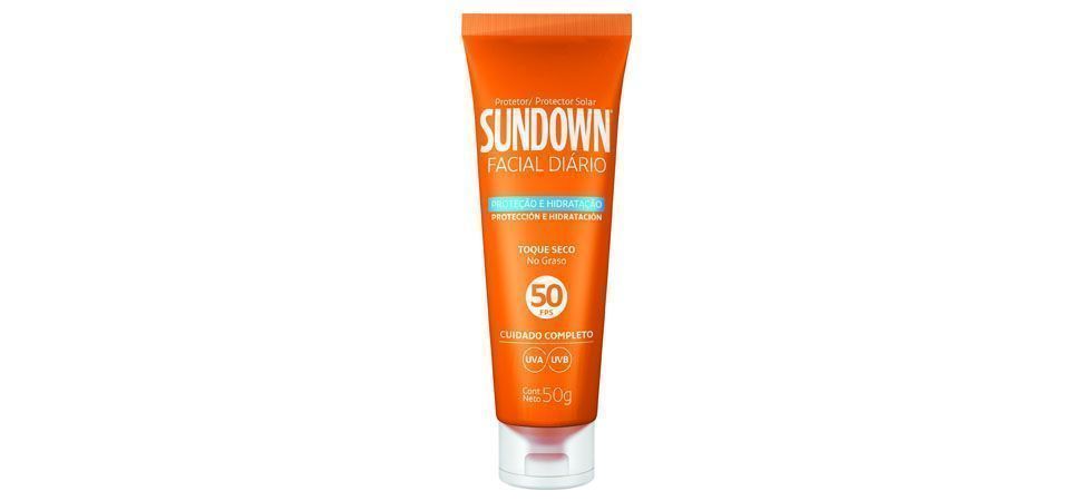 <p>O protetor facial é item obrigatório na nécessaire em quase todas as estações do ano. Proteger o seu rosto da ação do sol, ajuda a evitar que as rugas apareçam cedo demais. É válido lembrar que existem versões para cada <a href="http://www.dicasdemulher.com.br/qual-e-o-seu-tipo-de-pele/">tipo de pele</a> e que deve-se optar pela que mais combina com o seu tipo: oleosa, seca ou normal. </p>
<p>Foto: Sundown Facial Diário (preço médio R$30) </p>