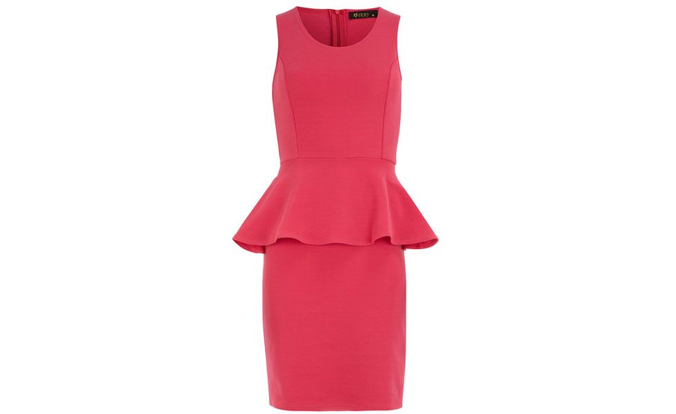 <p>É bom escolher um modelo de <a href="https://www.dicasdemulher.com.br/assunto/vestidos/" alt="Tudo sobre Vestidos no Dicas de Mulher">vestido</a> mais sofisticado para eventos que pedem looks mais produzidos como, por exemplo, a ceia de Natal. Os modelos peplum, longo e mullet podem ser ótimas escolhas. </p>
