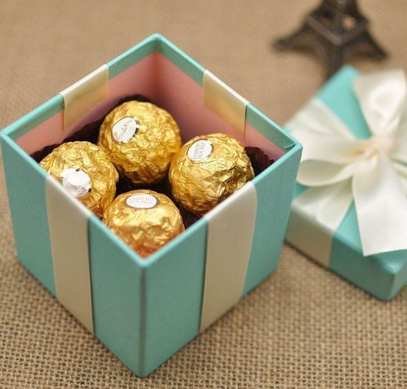 Foto: Reprodução / <a href="https://www.etsy.com/listing/152958580/wedding-favor-candy-box-blue-box-with" target="_blank">Etsy</a>