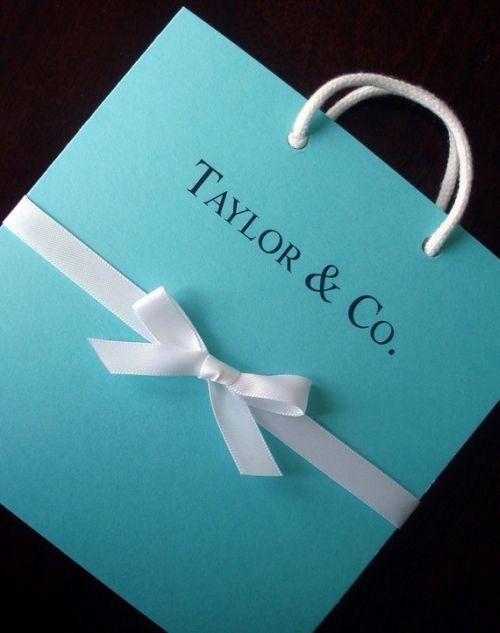 Foto: Reprodução / <a href="https://www.etsy.com/pt/listing/68976713/tiffany-blue-bag-wedding-and-shower?ref=market" target="_blank">Etsy</a>