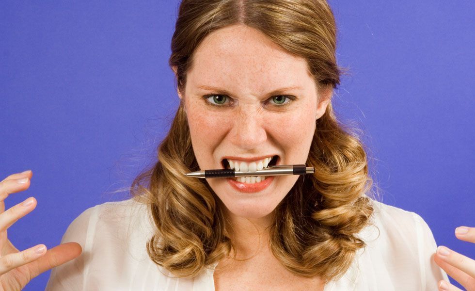 Apesar de parecer um sentimento ruim, a raiva pode abrir nossa mente para outras ideias. É o que aponta um estudo que diz que na hora da raiva ficamos mais suscetíveis à concordar com opiniões contrárias à nossa, o que facilita os relacionamento à nivel de discussões e brigas.