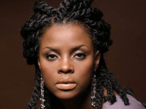 Foto: Reprodução / <a href="http://therighthairstyles.com/15-chic-twist-hairstyles-for-natural-hair/36/" target="_blank">The right hairstyles for you</a>
