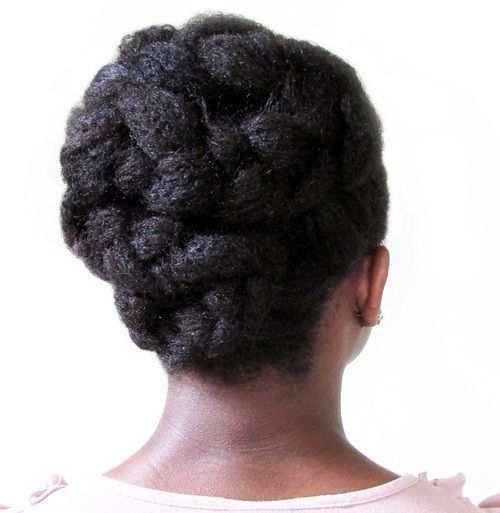 Foto: Reprodução / <a href="http://www.savingourstrands.com/2015/04/swirled-crown-braid-washdayexperience.html" target="_blank">Saving our Strands</a>