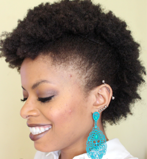 Foto: Reprodução / <a href="http://www.blzinterior.com.br/2014/11/03/penteado-facil-e-rapido-para-cabelo-crespo/" target="_blank">Beleza Interior</a>