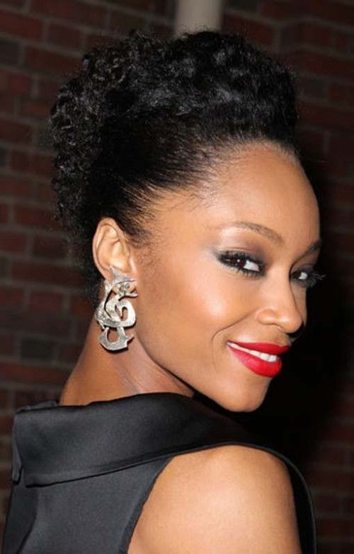 Foto: Reprodução / <a href="http://www.blackhairinformation.com/general-articles/playlists/are-you-thinking-about-a-tapered-fro-check-out-these-16-styles-gallery/" target="_blank">Black hair information</a>