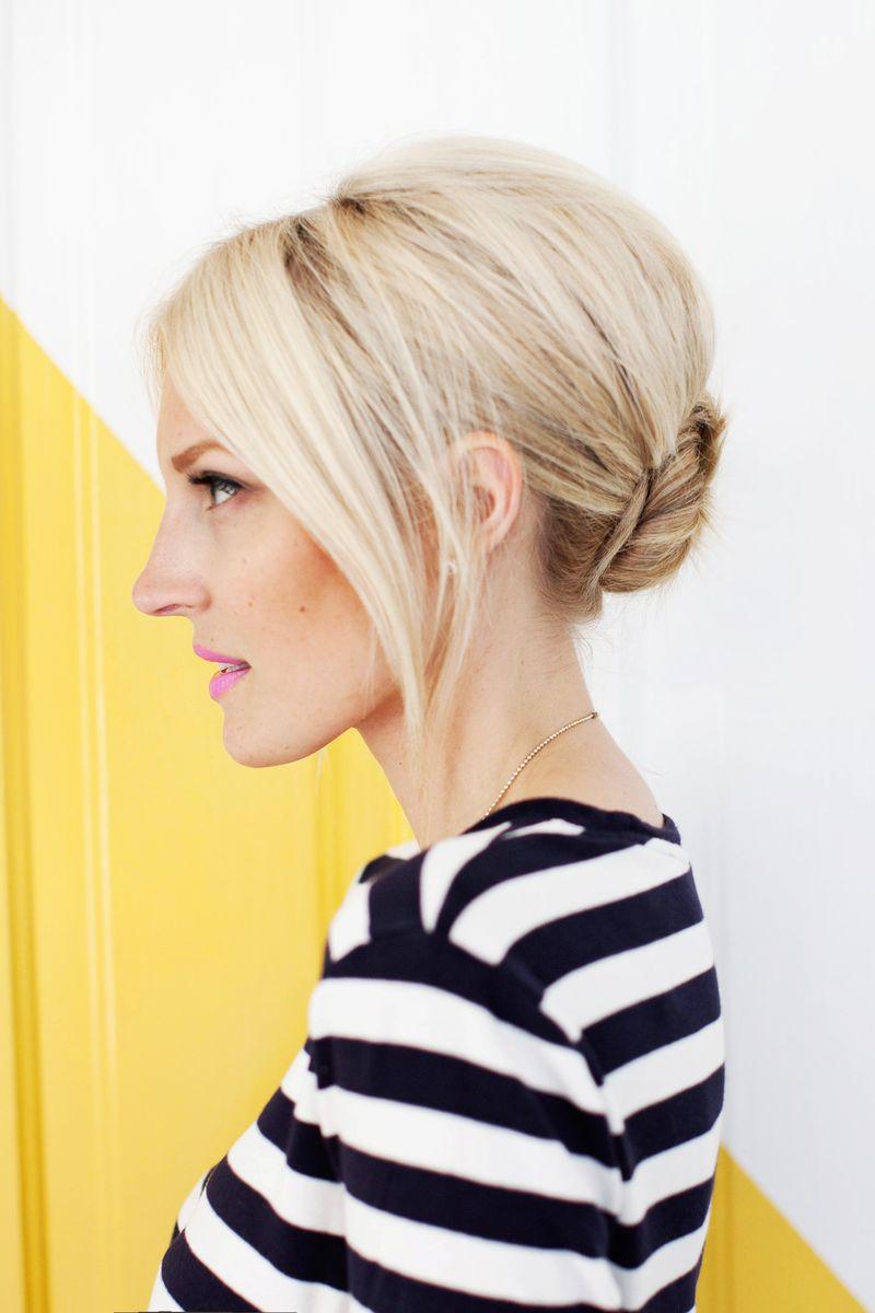 Foto: Reprodução / <a href="http://www.abeautifulmess.com/2015/05/simple-chignon-updo.html" target="_blank">A Beautiful Mess</a>