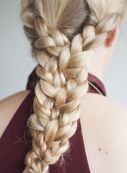 Foto: Reprodução / <a href="http://www.hairromance.com/2012/12/the-triple-braid-hairstyle-tutorial.html" target="_blank">Hair Romance</a>