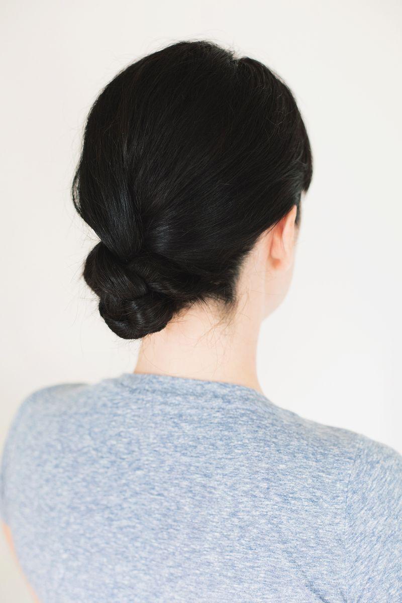 Foto: Reprodução / <a href="http://www.abeautifulmess.com/2014/07/five-minute-braided-bun.html" target="_blank">A Beautiful Mess</a>