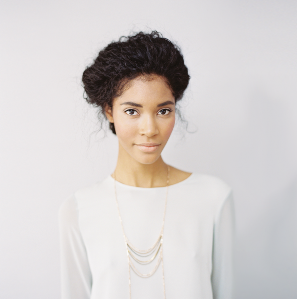 Foto: Reprodução / <a href="http://www.oncewed.com/diy/wedding-updo-for-naturally-curly-hair/" target="_blank">Once Wed</a>