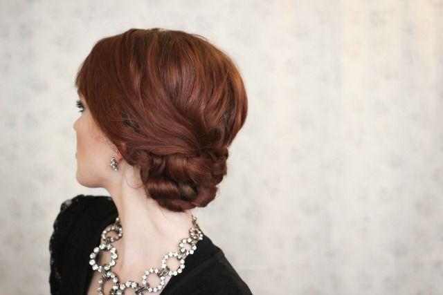 Foto: Reprodução / <a href="http://www.freckled-fox.com/2013/12/holiday-hair-week-low-knotted-bun.html" target="_blank">The Freckled Fox</a>