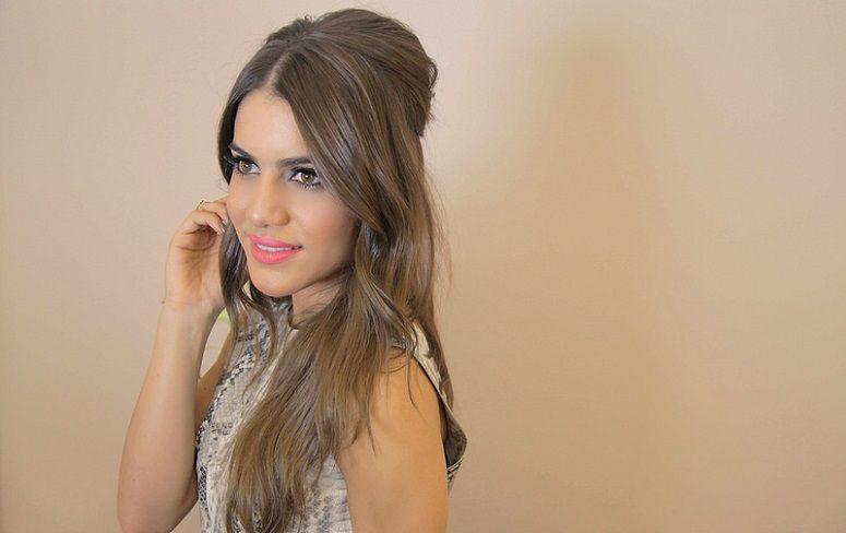 Foto: Reprodução / <a href="http://camilacoelho.com/2014/05/29/penteado-meio-preso-anos-60/" target="_blank">Blog Super Vaidosa</a>