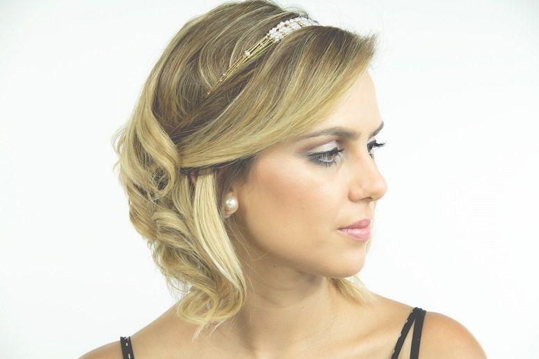Foto: Reprodução / <a href="http://deboranogueira.com.br/2014/11/27/tutorial-3-penteados-para-cabelos-curtos/" target="_blank">Blog da Débora Nogueira</a>