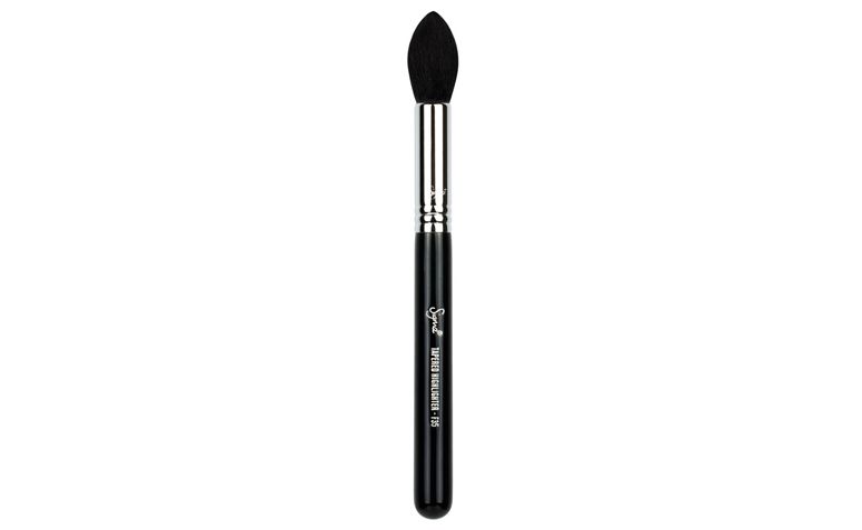 <a href="http://sigma-beauty.7eer.net/c/123232/146780/2835?u=http%3A%2F%2Fwww.sigmabeauty.com%2FF35_Tapered_Highlighter_p%2Ff35.htm" target="_blank">F35 Tapered Highlighter</a> por US$24