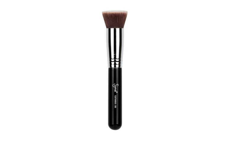 <a href="http://sigma-beauty.7eer.net/c/123232/146780/2835?u=http%3A%2F%2Fwww.sigmabeauty.com%2FF80_Flat_Kabuki_p%2Ff80.htm" target="_blank">F80 Flat Kabuki</a> por US$24