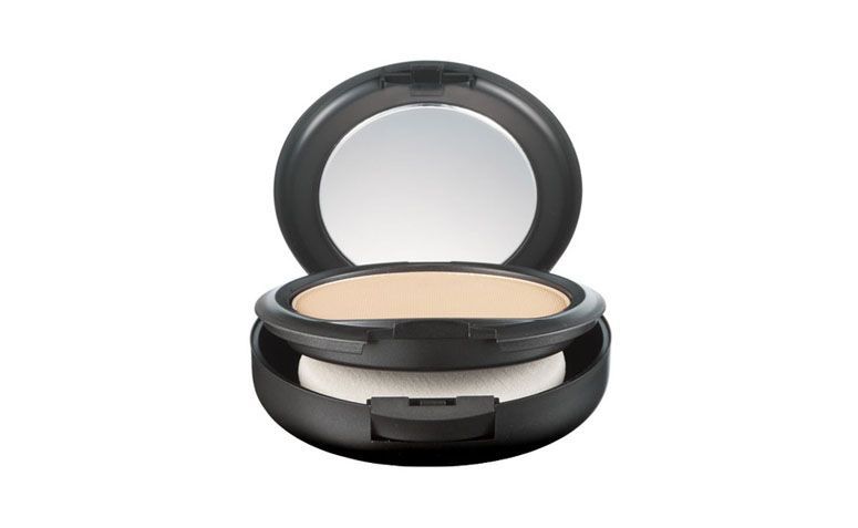 Base em pó Studio Fix da MAC por R$119,00 na <a href="http://ad.zanox.com/ppc/?29470510C96566469&ULP=[[http://www.sephora.com.br/mac/maquiagem/face/base-studio-fix-powder-plus-foundation-7421&utm_source=zanox&utm_medium=link_texto&utm_campaign=custom_deeplink&s_cid=custom_deeplink]]" target="blank_">Sephora</a>