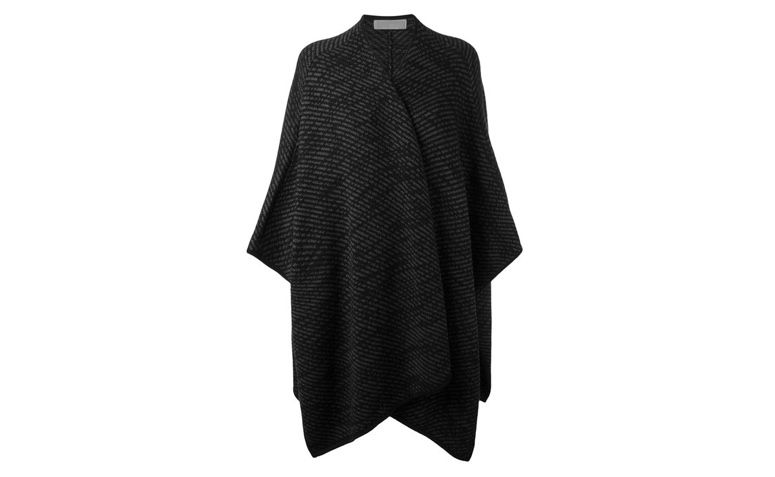 Poncho assimétrico por R$1.350,00 na <a href="http://ad.zanox.com/ppc/?29469493C40749417&ULP=[[https://www.farfetch.com/br/shopping/women/michael-michael-kors-poncho-assimetrico-item-11634997.aspx?storeid=9442&from=search&ffref=lp_pic_8_7_?utm_source=zanox&utm_medium=link&utm_campaign=deeplink_generator]]" rel="nofollow" target="blank_">Farfetch</a>