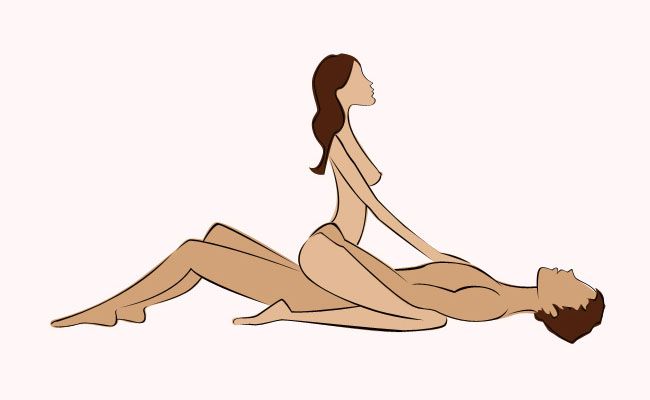 O homem fica deitado com a barriga para cima e a mulher monta por cima dele com os joelhos na cama, ficando com as costas eretas e movimentando-se para cima e para baixo. Nessa posição, a mulher consegue controlar o ritmo e a direção da penetração, o que permite que ela a conduza da forma que lhe der mais prazer. Para o homem, essa posição também costuma agradar, dada a visão privilegiada do movimento dos seios e da expressão da mulher.