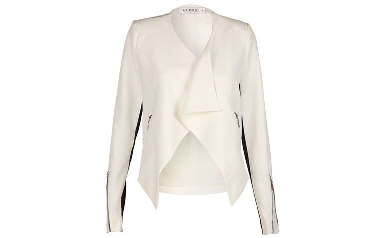 Blazer branco Aftercolor por R$269,90 na <a href="http://www.e-closet.com.br/blazer-jaqueta/blazer-bicolor-off-white-aftercolor-22673.html#" target="blank_">E-Closet</a>