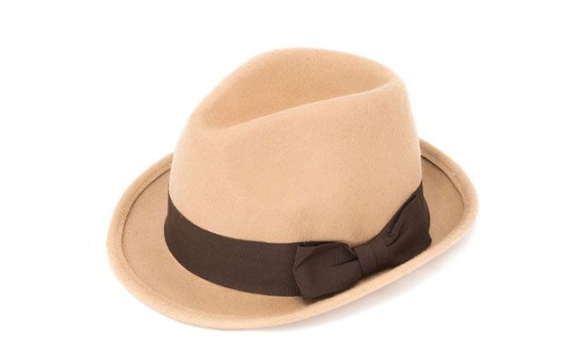 Chapéu Fedora por R$99,90 na <a href="http://amaro.com/chapeu-fedora-classic-1511.aspx/p?sku=1468000906" target="blank_">Amaro</a>