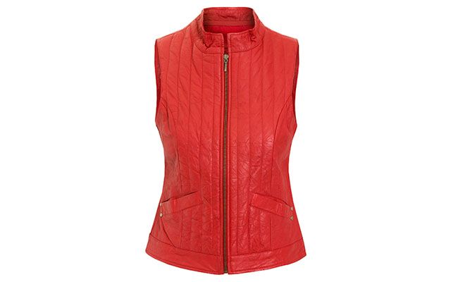 Colete de couro Mob por R$515 na <a href="http://www.shop2gether.com.br/colete-d-couro-com-metalasse.html" target="blank_">Shop2gether</a>