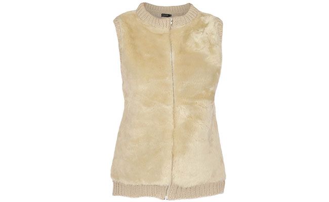 Colete de pelo Shop 126 por R$263,40 na <a href="http://www.fashiondelivery.com.br/colete-shop-126-trico-areia-190055/p" target="blank_">Fashion Delivery</a>