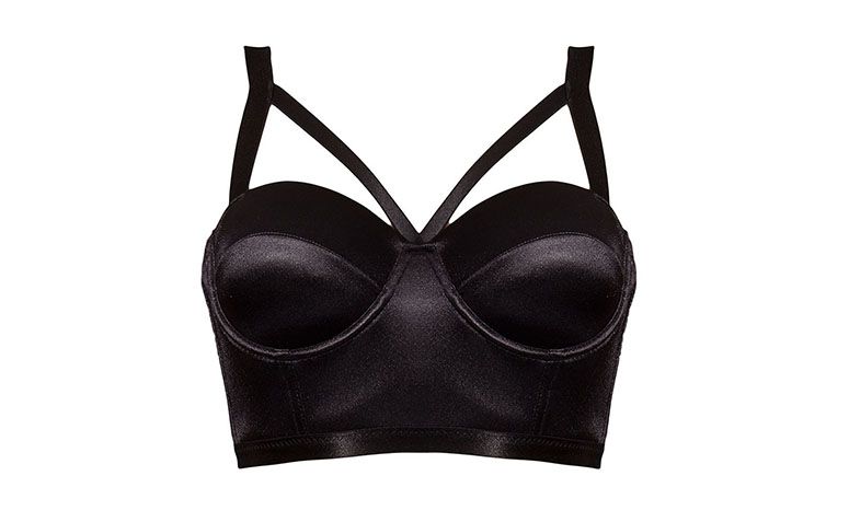 Janiero Corset for R $ 172 på <a href ="http://ad.zanox.com/ppc/?29469493C40749417&ULP=[[http://www.farfetch.com/br/shopping/women/janiero-bralet-preto-item-10559554.aspx?storeid=9482&ffref=lp_257_2_?utm_source=zanox&utm_medium=link&utm_campaign=deeplink_generator]]" mål ="blank_"> Farfetch </a>