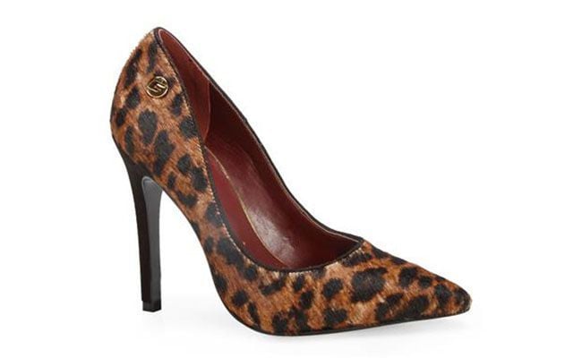 Scarpin Carmim por R$379,99 na <a href="http://www.anita.com.br/produto/Scarpin-Carmim-ONCA-90016?atributo=173:ONCA" target="blank_">Anita</a>