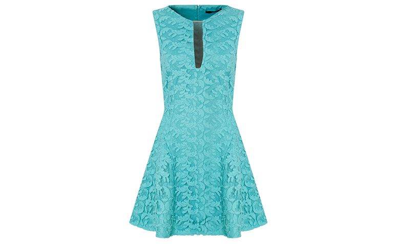 Vestido de renda curto com tule turquesa Alphorria por R$958 na <a href="http://www.capitollium.com.br/produto/alphorria-vestido-evase-longuete-renda-turquesa-151436" target="blank_">Capitollium</a>