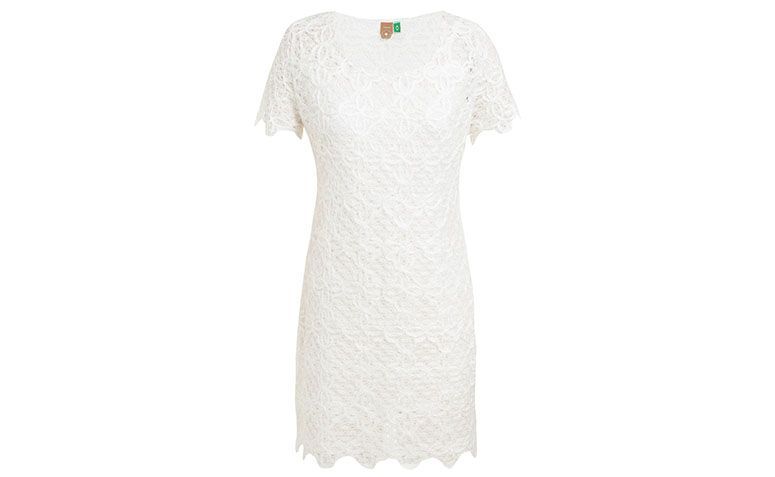 Vestido de renda curto branco Farm por R$209 na <a href="http://www.oqvestir.com.br/vestido-farm-renda-off-white.html?new=1" target="blank_">Oqvestir</a>
