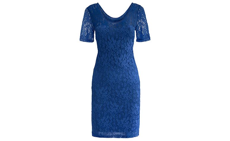Vestido de renda curto com manga azul por R$119 na <a href="http://www.bonprix.com.br/produto/vestido-de-malha-com-renda-azul-royal-2317203/#image" target="blank_">Bon Prix</a>