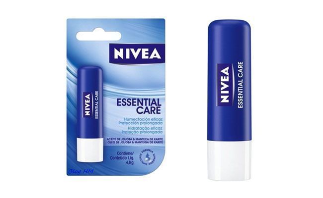 <p>A blogger Amanda também recomenda o Nivea lip care que vem em variadas opções de sabor/aroma e alguns com um toque suave de cor, entre as edições especiais, como o de verão. </p>
<p><i>Nivea essential care hidratante labial por R$11 na <a href="http://www.sepha.com.br/tratamento-hidratante-labial-essential-care4-8g-nivea-14708.html" target="_blank">Sépha</a></i></p>