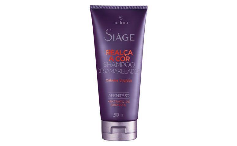 Xampu desamarelador Eudora Siàge por R$16,90 na<a href="http://www.thebeautybox.com.br/shampoo-desamarelador-eudora-siage-realca-a-cor.htm" target="_blank">The Beauty Box</a> <p>Os produtos desamareladores são roxos e prometem tirar o aspecto amarelado dos fios, causado pela oxidação do cabelo dias após o tingimento. Devem ser usados pelo menos uma vez por semana no banho.</p>