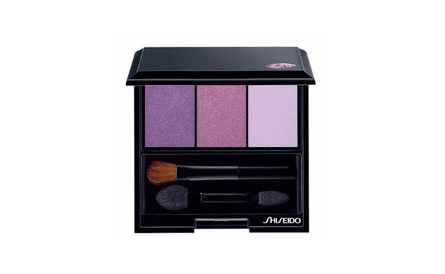 Sombras Luminizing Satin Eye Color Trio de Shiseido por R$175,90 no <a href="http://www.belezanaweb.com.br/shiseido/luminizing-satin-eye-color-trio-vi308-deep-violetvioletlilac/" target="_blank">Beleza na Web</a>