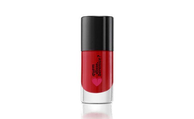 Esmalte vermelho por R$11,90 na <a href="http://www.quemdisseberenice.com.br/Pages/Produto.aspx?Sku=0000000039&Variant=18198" target="blank_">Quem disse, Berenice?</a>