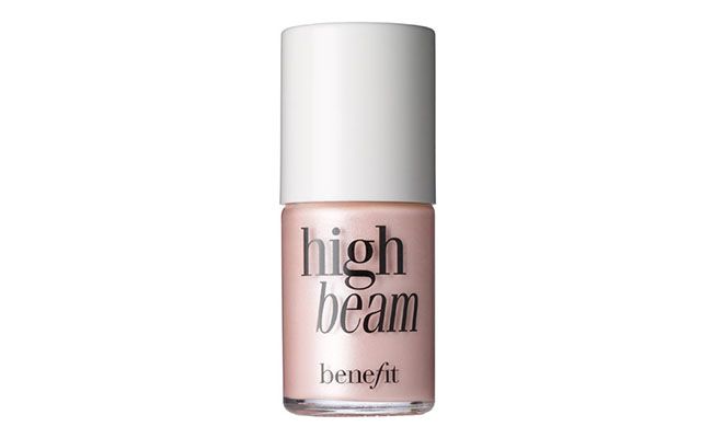 Iluminador High Bean Benefit por R$129 na <a href="http://www.sephora.com.br/benefit-cosmetics/maquiagem/face/iluminador-high-beam-11612" target="blank_">Sephora</a>