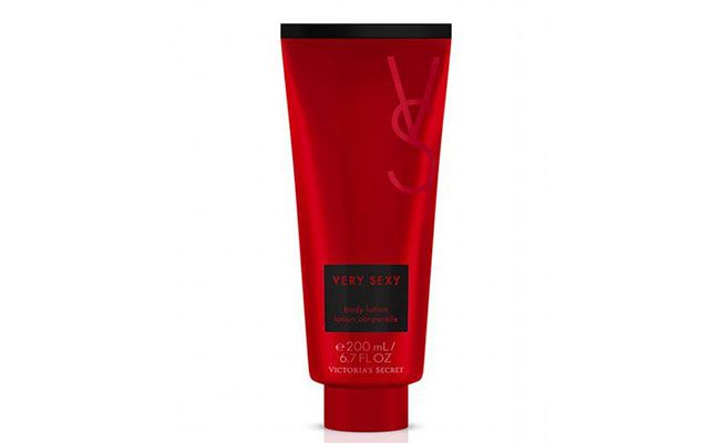 Creme corporal com cheiro Victoria's Secret por R$79,90 na <a href="http://www.lovelly.com.br/cremes/hidratante-very-sexy.html" target="blank_">Lovelly</a>