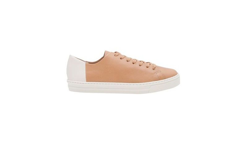 Tênis Fiever por R$298 na <a href="https://www.oqvestir.com.br/tenis-couro-venice-bicolor-caramelo.html" target="blank_">Oqvestir</a>