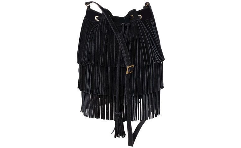 Bolsa Satinato por R$219 na <a href="http://www.lojasrenner.com.br/p/bolsa-saco-feminina-em-couro-com-franjas-exclusivo-loja-virtual-537451725-537451733" target="blank_">Renner</a>
