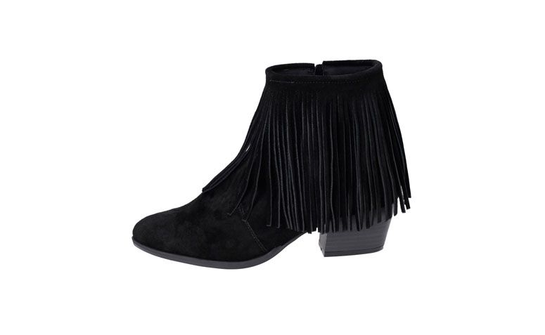 Bota Satinato por R$219 na <a href="http://www.lojasrenner.com.br/p/bota-feminina-satinato-em-camurca-com-franjas-536913158-537021581" target="blank_">Renner</a>