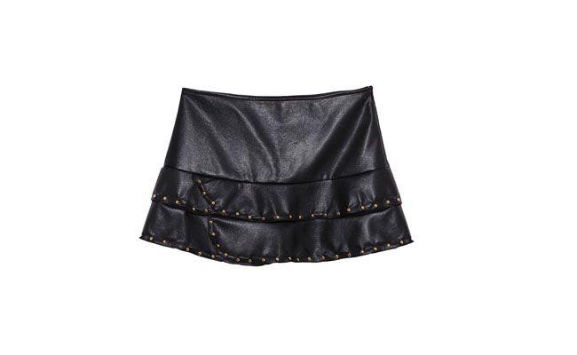 Saia couro ecológico por R$191,40 na <a href="http://www.oqvestir.com.br/saia-dois-babados-couro-eco-31068.aspx/p" target="_blank"> Oqvestir</a>