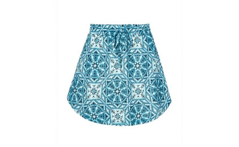 Saia Rosa Chá por R$89 na <a href="https://www.oqvestir.com.br/saia-curta-rosa-cha-print-azulejo-azul.html" target="blank_">Oqvestir</a>