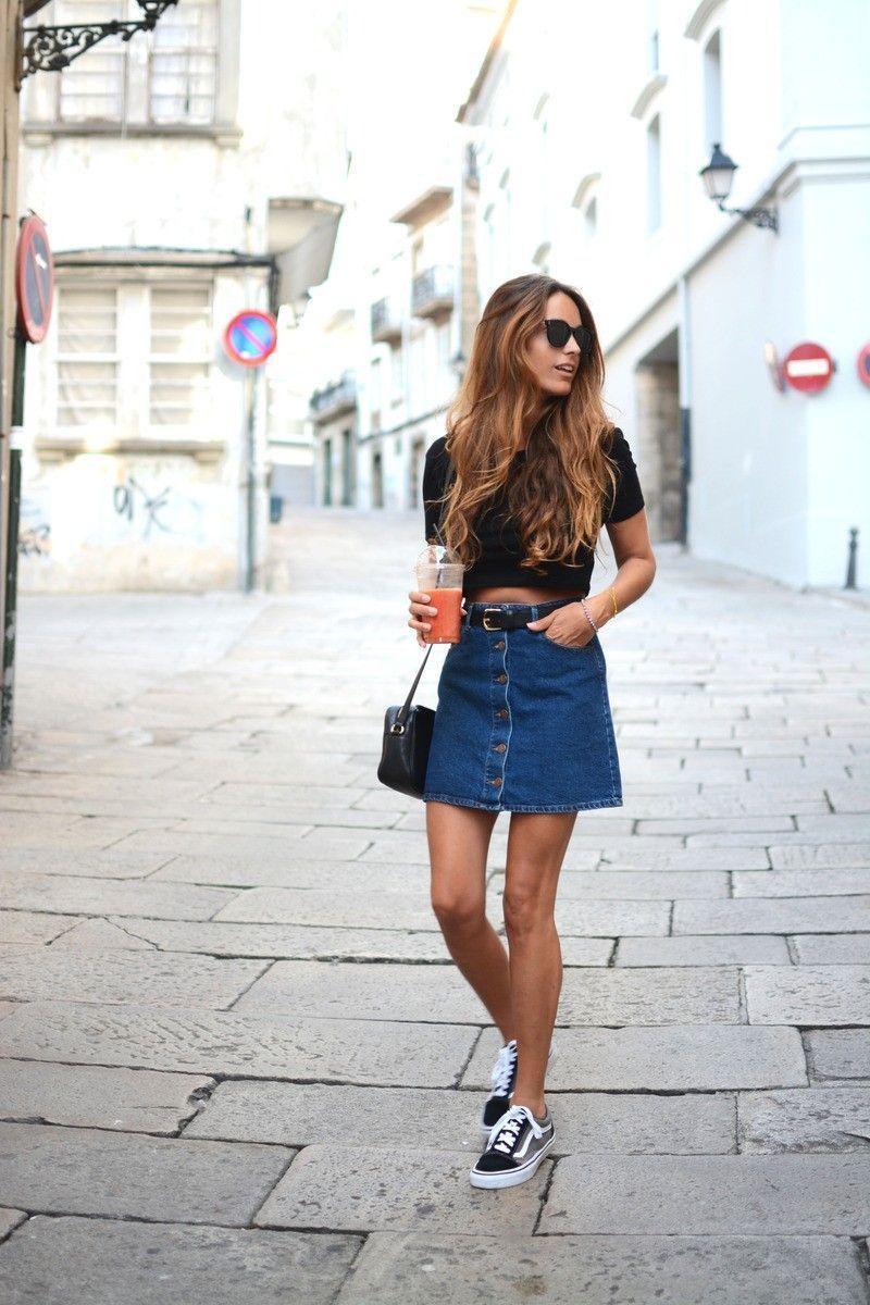 Foto: Reprodução / <a href="http://fashioncognoscente.tumblr.com/post/126290710729/the-button-front-denim-skirt-is-so-versatile-add-a" target="_blank">Fashion Cognoscente</a>